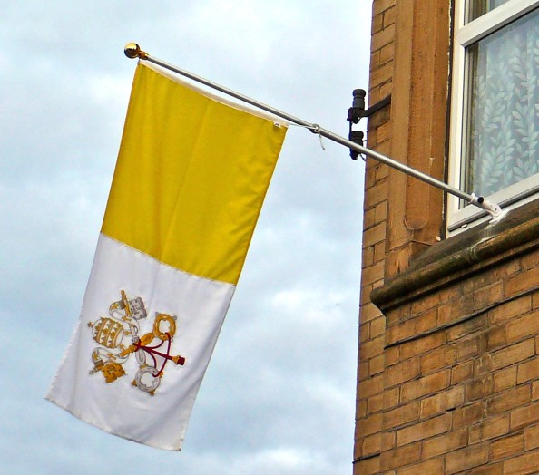 flag_of_the_vatican_city_flying_in_bradford_21st_september_2010